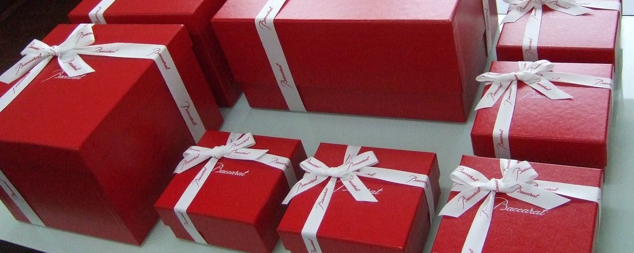 バカラのタンブラー、アイベースレッド、アイベーススクウェア | 輝く個性を放つクリスタル製品の数々