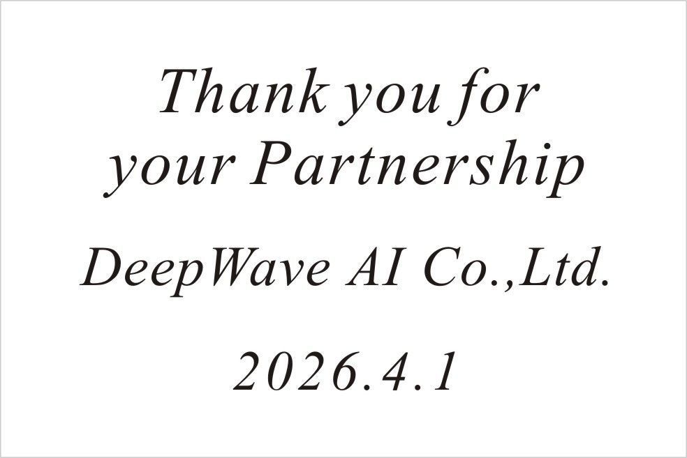 バカラのクリスタル製品に名入れ彫刻を施す際の『英字セリフ体⑬』の書体サンプル画像。画面には、このセリフ体が使用された「上品に仕上げたい法人ギフト」の刻印デザイン例（例: Thank you for your Partnership, [企業名] 2025）が示されている。セリフ体特有の洗練されたエレガンスと優美なラインが、顧客や取引先への感謝、特別な節目を祝うあらゆる種類の法人ギフトに最も適しており、贈る側の高い品格と心遣いを視覚的に伝える。