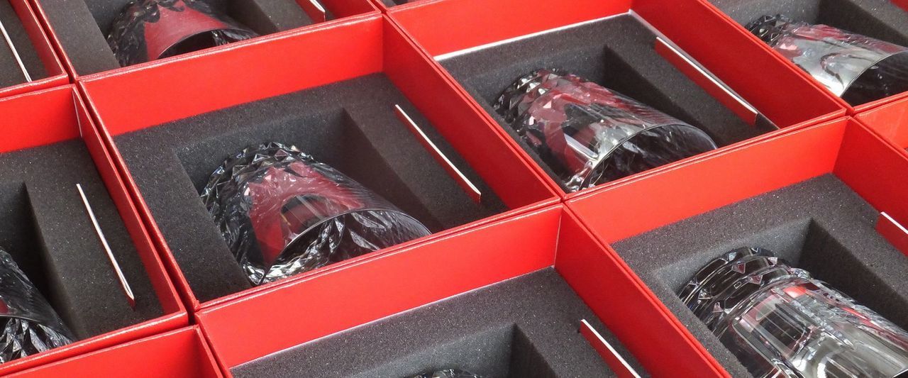 バカラタンブラーの企業・イベント向け大口注文 | レッドボックス入りで完璧な状態でお届け