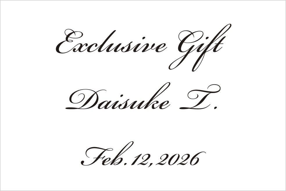 バカラのクリスタル製品に名入れ彫刻を施す際の『英字スクリプト体⑱』の書体サンプル画像。画面には、このスクリプト体が使用されたVIPギフトの刻印デザイン例（Exclusive Gift 2026など）が示されている。スクリプト体特有の繊細でクラシックな筆致が、重要な顧客や取引先への最上級の敬意を伝える格式高い贈り物に最も適しており、深い感謝とロマンチックな特別感を視覚的に伝える。