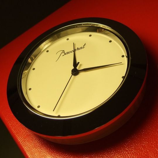 名入れバカラ アビスクロック｜昇進祝い・記念品に最適な高級