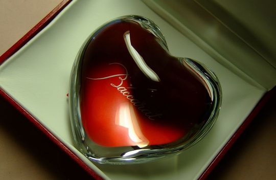 バカラ ハートのペーパーウェイト｜名入れ可能な上質ギフト