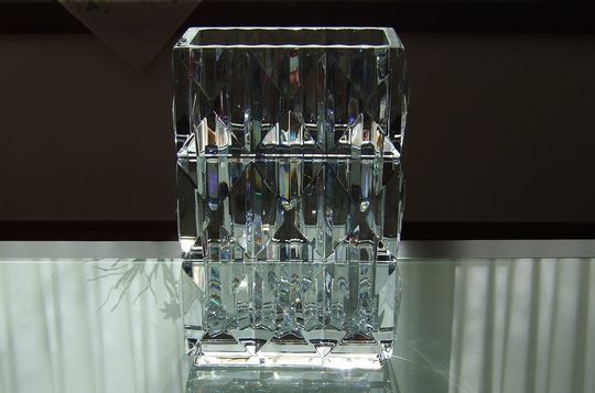 Baccarat 花瓶 クリスタル製 花びら彫刻 アンティークバカラ製色とりどり花鳥模様クリスタル花瓶